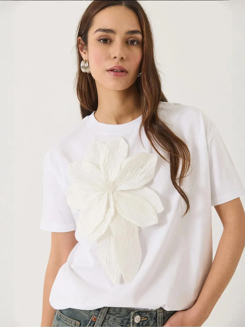 Bianco Lucci LUCCI Floral Print Crew Neck T-Shirt with Accessory Detail